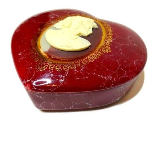 Mount Clemens Pottery Heart-Shaped Ceramic Keepsake Box With Cameo Design - Picture 2 of 7